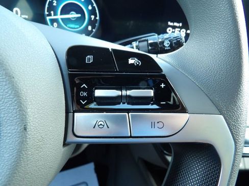 Certified 2024 Hyundai Elantra SEL FWD image 17