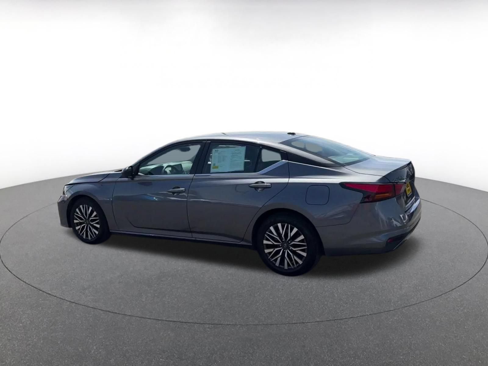 Used 2026 Nissan Altima 2.5 SV FWD image 9