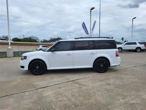Used 2018 Ford Flex SE image 2