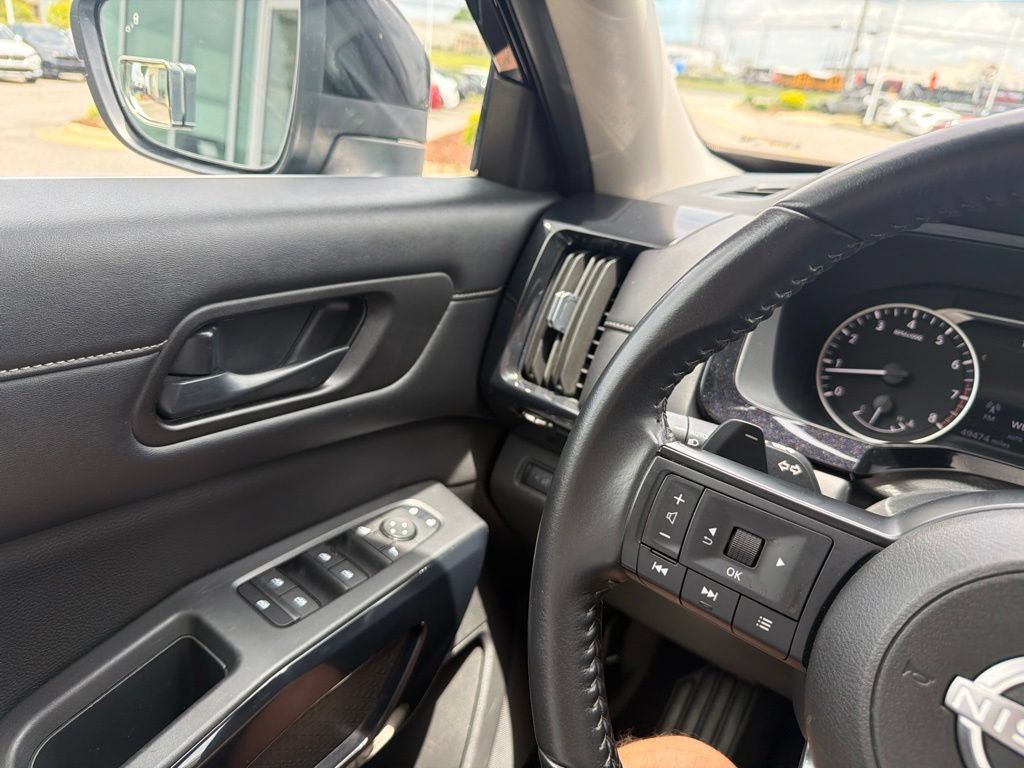 Used 2024 Nissan Pathfinder SV AWD/4WD image 21