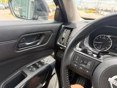 Used 2024 Nissan Pathfinder SV AWD/4WD image 21