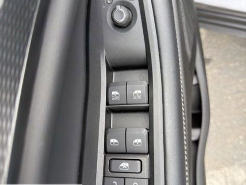 Used 2025 Jeep Grand Cherokee Laredo w/ Luxury Tech Group I image 36