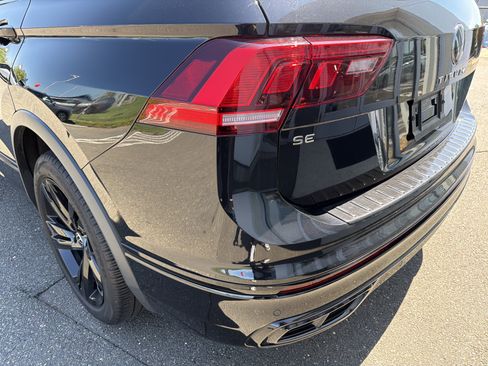 Certified 2023 Volkswagen Tiguan SE R-Line AWD/4WD image 15
