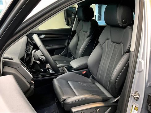 Certified 2025 Audi Q5 2.0T Premium Plus w/ Premium Plus Package image 7