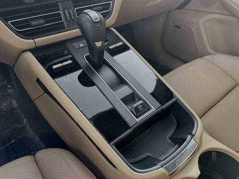 Certified 2025 Porsche Macan image 21