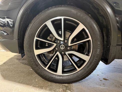 Used 2018 Nissan Rogue SL w/ Premium Package AWD/4WD image 19