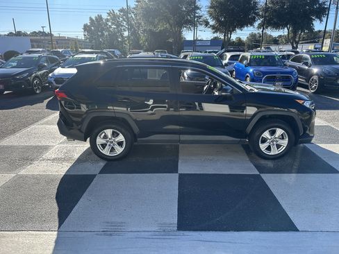 Used 2021 Toyota RAV4 XLE image 3