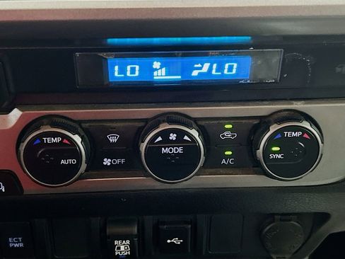 Used 2022 Toyota Tacoma SR5 RWD image 13