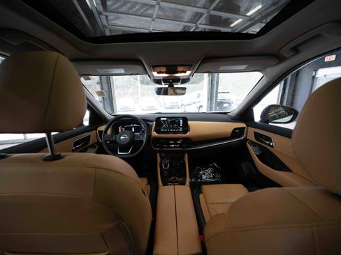 Used 2023 Nissan Rogue Platinum image 19