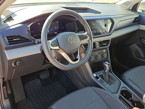 Certified 2022 Volkswagen Taos SE image 11