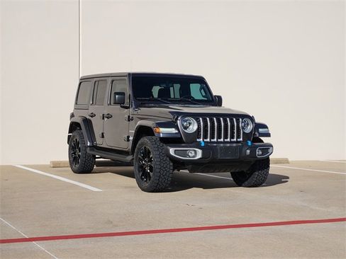 Used 2023 Jeep Wrangler Unlimited Sahara w/ Cold Weather Group image 3