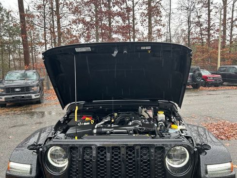 Used 2023 Jeep Gladiator Overland image 12