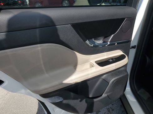 New 2026 Lincoln Corsair Premiere FWD image 9