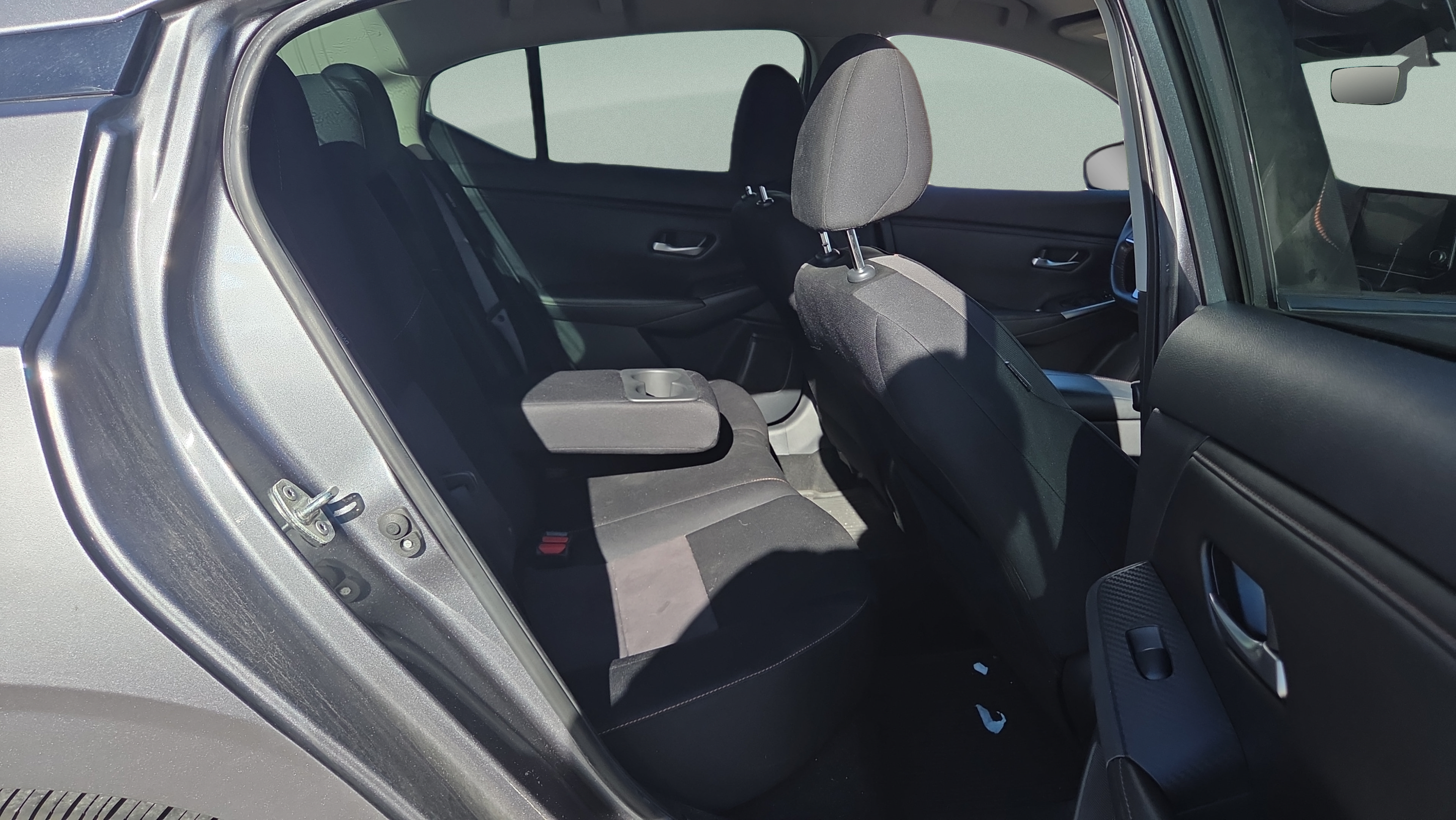 Used 2022 Nissan Sentra SR w/ Electronics Package FWD image 12