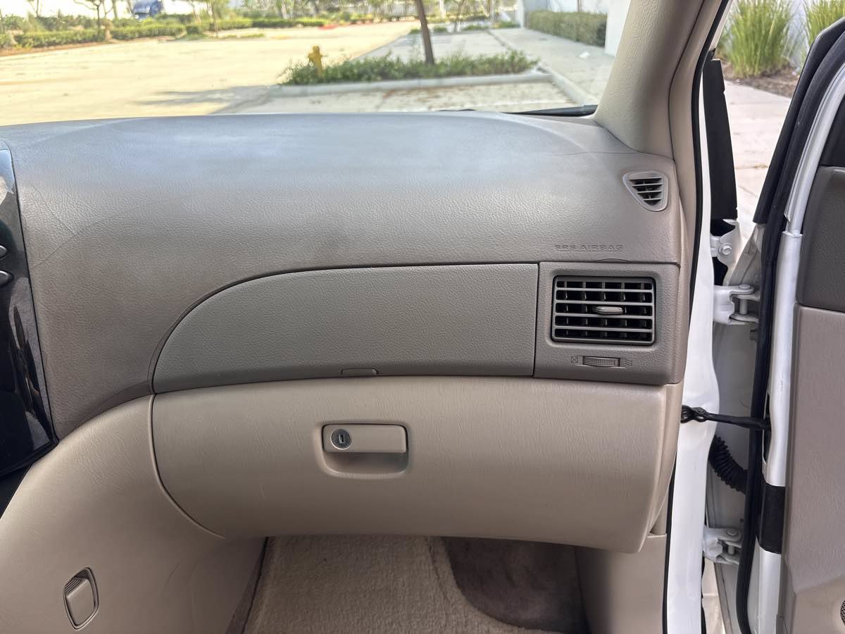 Used 2005 Toyota Sienna LE w/ LE Pkg 1 FWD image 15