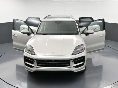 New 2026 Porsche Cayenne S image 33