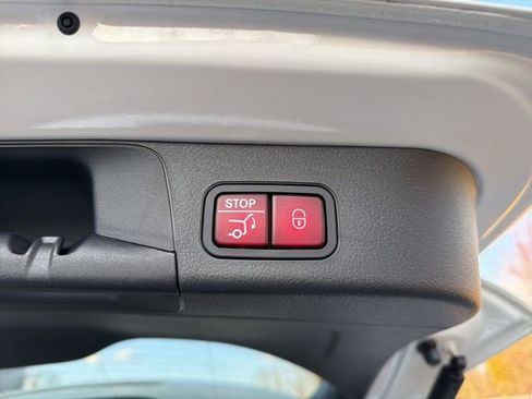 Used 2023 Mercedes-Benz EQB 250+ 250+ w/ Pinnacle Package image 19