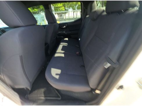 Used 2016 Toyota Tacoma TRD Off-Road w/ Towing Package image 12