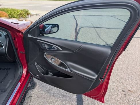 Used 2016 Chevrolet Malibu Premier w/ Driver Confidence Package II FWD image 4