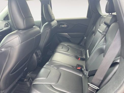 Used 2019 Jeep Cherokee Limited w/ Technology Group AWD/4WD image 13