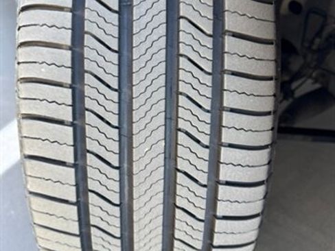 Used 2012 Dodge Challenger SXT image 33