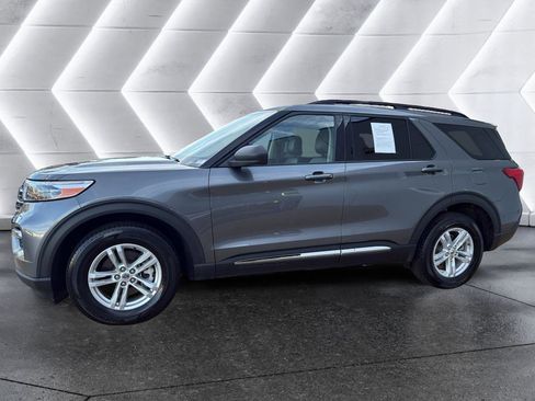 Used 2024 Ford Explorer XLT w/ Equipment Group 202A image 3