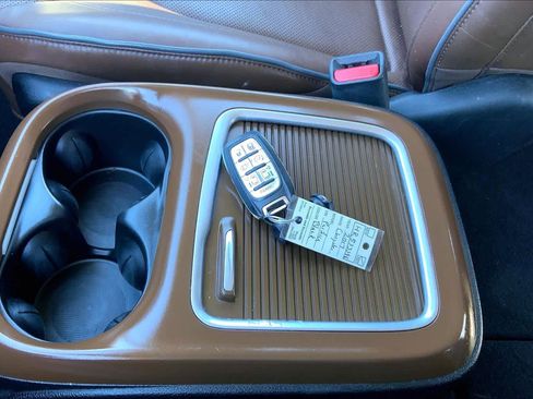 Used 2017 Chrysler Pacifica Limited image 14