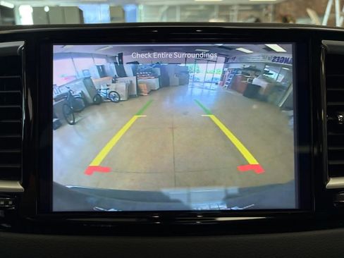 Used 2022 Chrysler Pacifica Touring-L FWD image 35