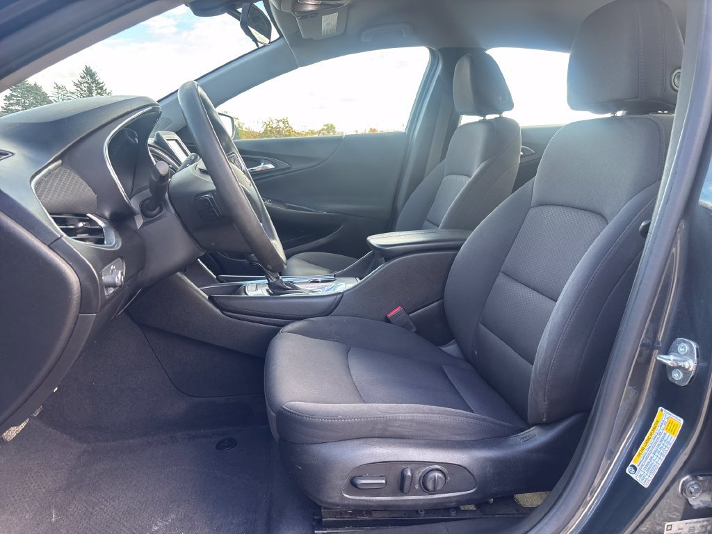Used 2018 Chevrolet Malibu LT FWD image 9