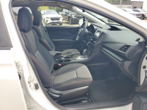 Used 2019 Subaru Crosstrek 2.0i Premium w/ Moonroof Package AWD/4WD image 9