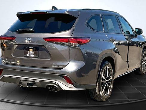 Used 2021 Toyota Highlander XSE AWD/4WD image 23
