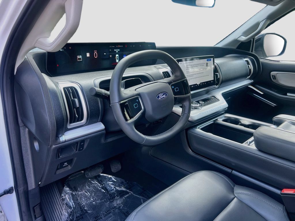 Used 2026 Ford Expedition Active RWD image 9