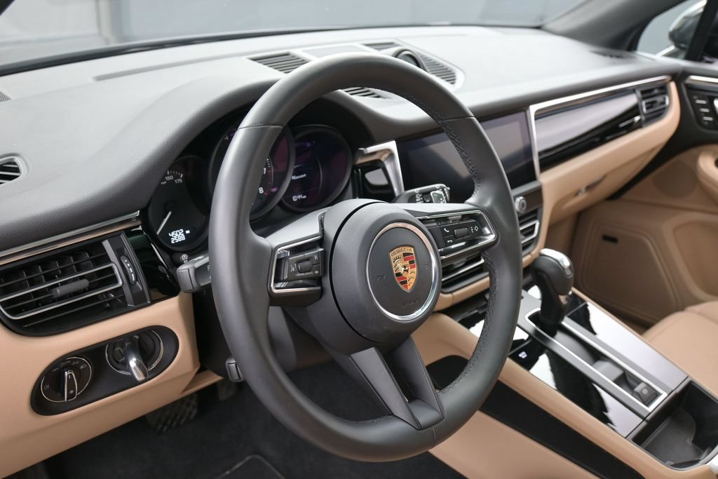 Certified 2026 Porsche Macan AWD/4WD image 16