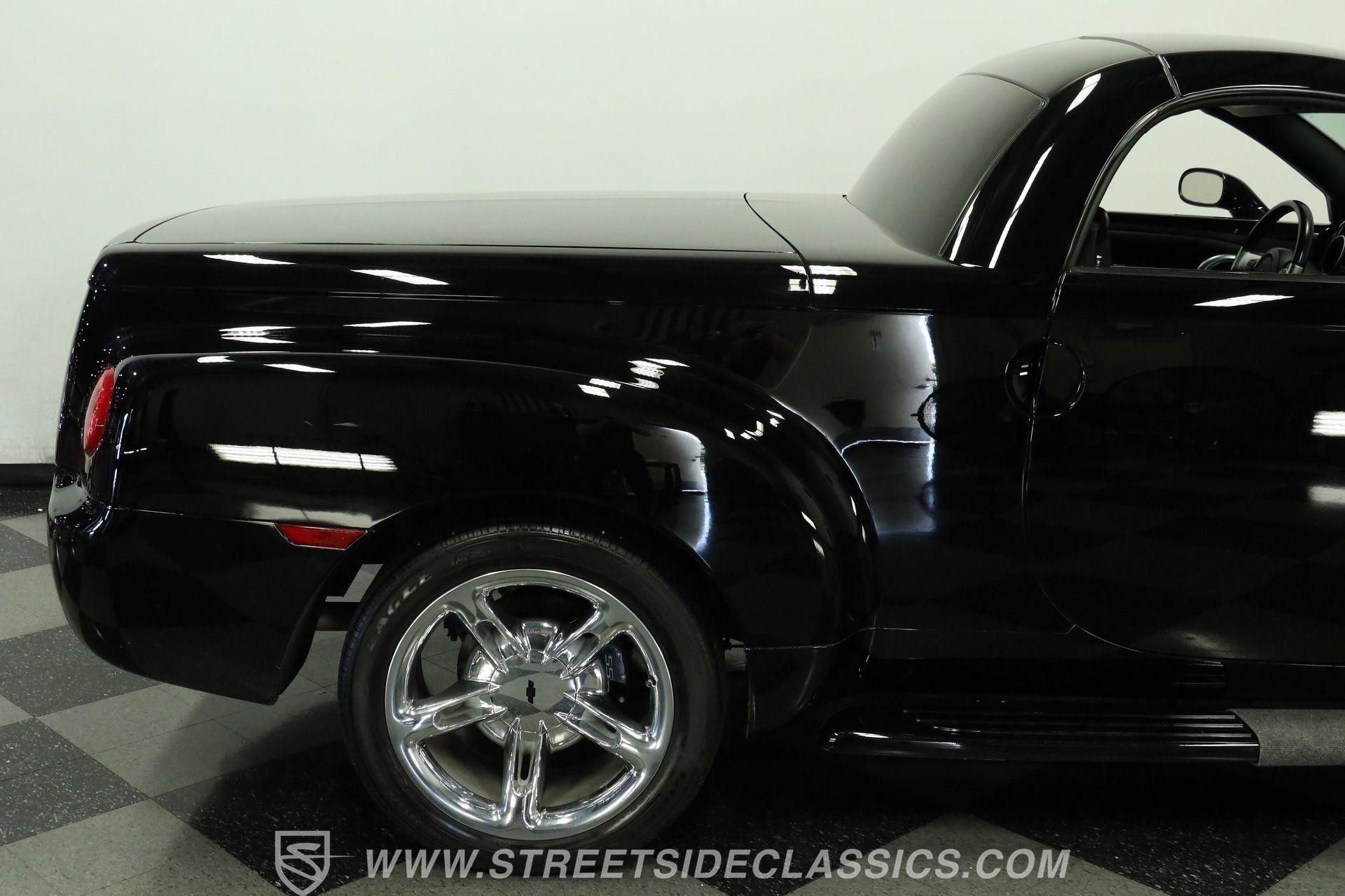 Used 2004 Chevrolet SSR w/ Preferred Equipment Group RWD image 28