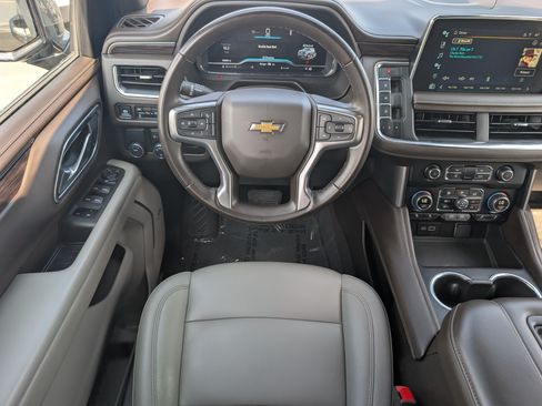 Used 2024 Chevrolet Suburban LT RWD image 10