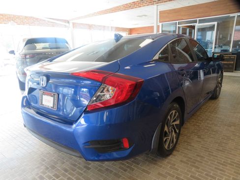 Used 2018 Honda Civic EX image 4