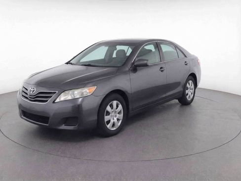 Used 2011 Toyota Camry LE image 1