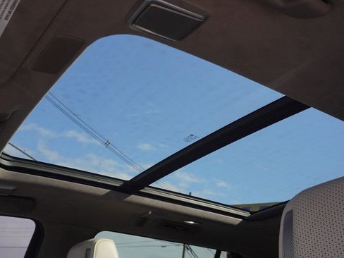 Used 2023 Cadillac Escalade ESV Premium Luxury Platinum w/ Heavy-Duty Trailer Package image 26