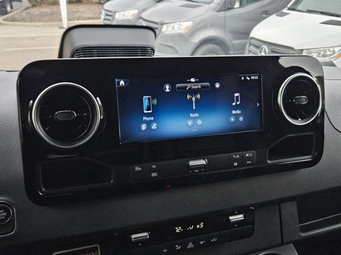 Used 2025 Mercedes-Benz Sprinter 2500 image 15