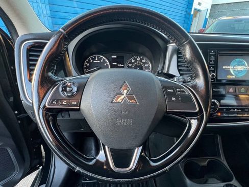 Used 2016 Mitsubishi Outlander SE image 17