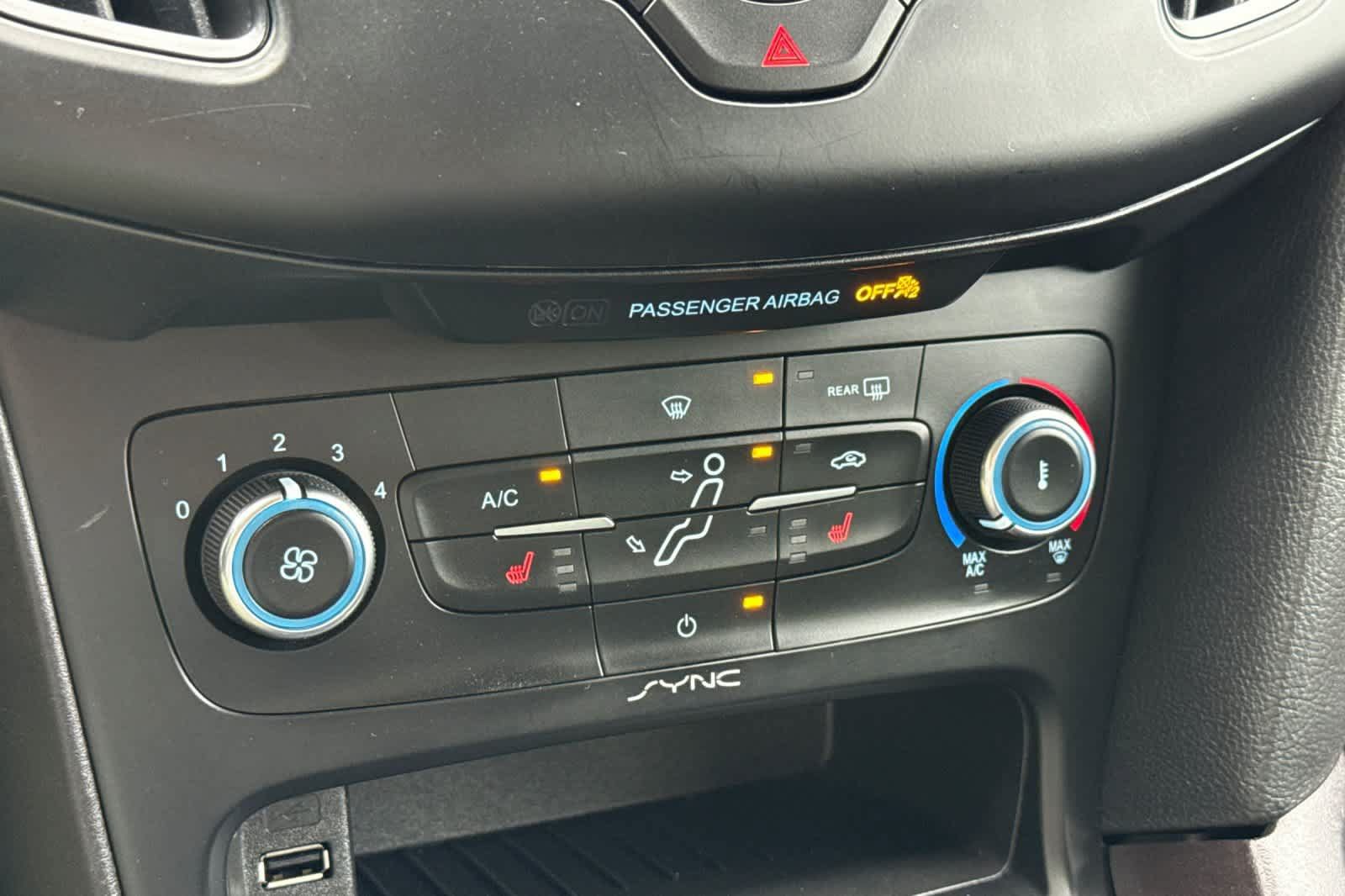 Used 2018 Ford Focus SE w/ Cold Weather Package FWD image 19