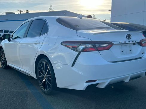 Used 2023 Toyota Camry SE image 6