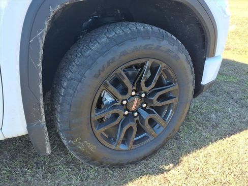 New 2026 GMC Sierra 1500 Elevation image 9