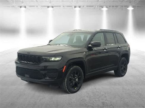 New 2025 Jeep Grand Cherokee Laredo image 4