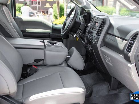 Used 2020 Ford F250 XL w/ Power Equipment Group image 26