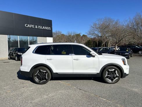 Used 2023 Kia Telluride EX image 2