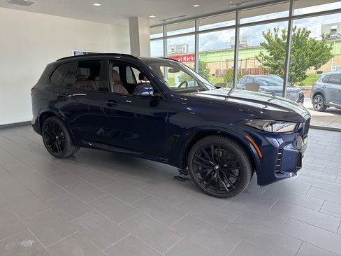 New 2026 BMW X5 xDrive40i w/ M Sport Package AWD/4WD image 1