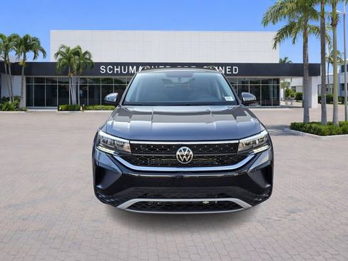 Used 2022 Volkswagen Taos SE image 2