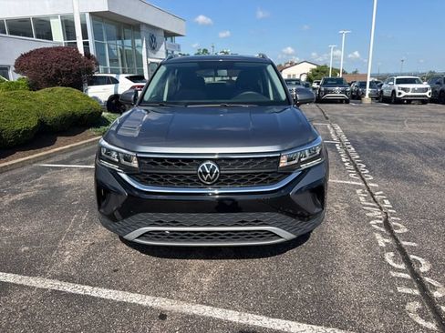 Certified 2022 Volkswagen Taos SE FWD image 8