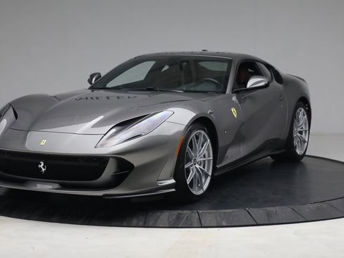 Used 2018 Ferrari 812 Superfast Base image 8